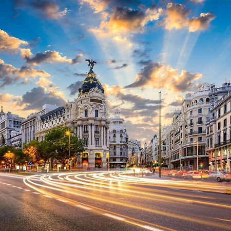 La Reina De Gran Via - Parking Tph Acomodação com café da manhã Madri Exterior foto